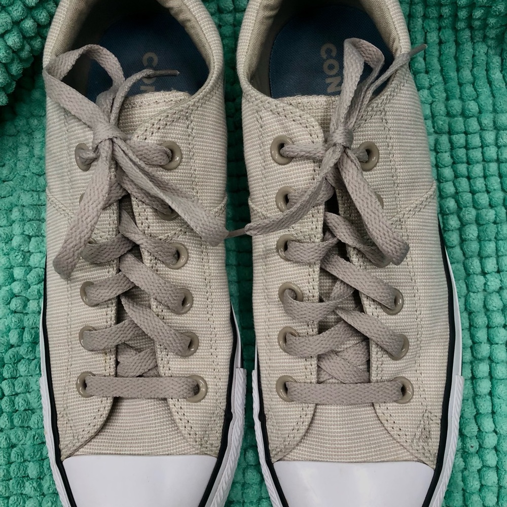 Converse Canvas Low Women’s Sneakers - Beige/Khaki Sneakers. Size 9